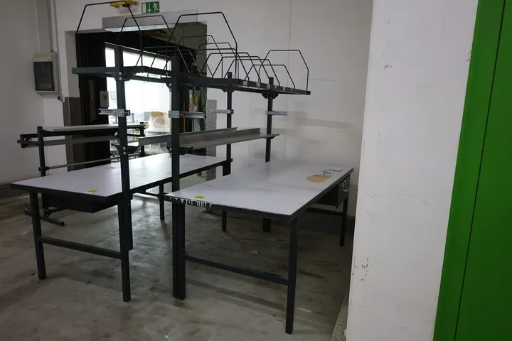 1 x Arbeitstisch Tischmaß: 200 x 96 x 210 cm
